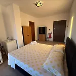 Aprtment Urbannest Apartment *
