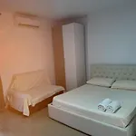 Aprtment Urbannest Apartment *
